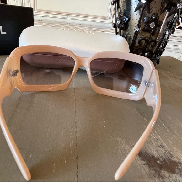 Chanel Sunglasses 5076H - Cream CC-Mother of Pearl Vintage - Picture 7 of 11